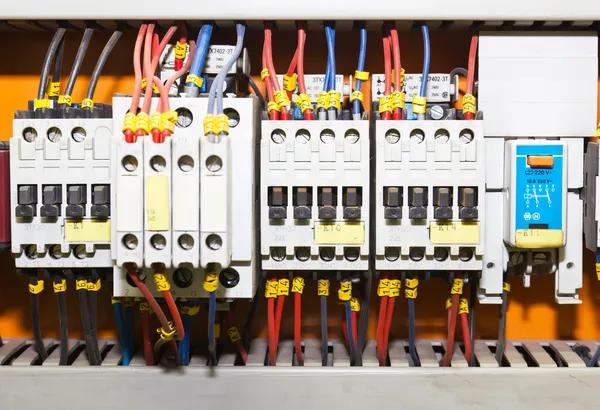 Electricians Management Service to Centralize Operations